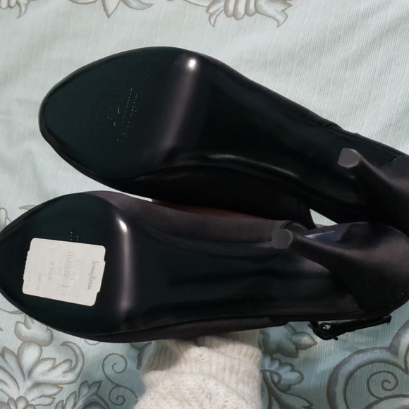 Shoes - Picture 4 of 4